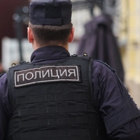 Мама с сыном ногами избили полицейского за интерес служивого к их автомобилю