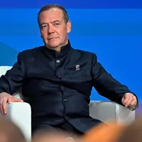 Медведев анекдотом отреагировал на события в Польше