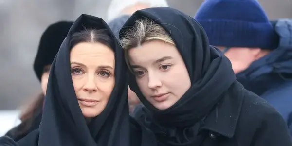 «Наша жизнь остановилась»: Стриженова тяжело переживает семейную трагедию