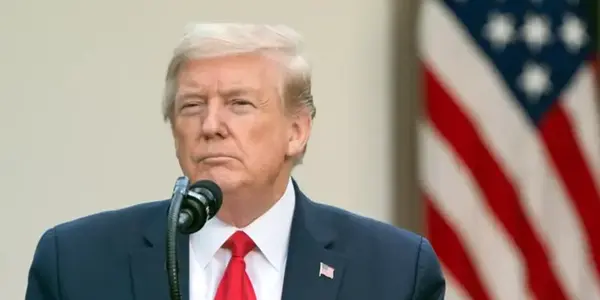 Трамп испугался звука американского бомбардировщика при встрече Си Цзиньпина (видео)